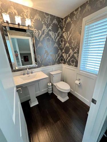 245 Prairie Rose Place South, Lethbridge, AB - Indoor Photo Showing Bathroom