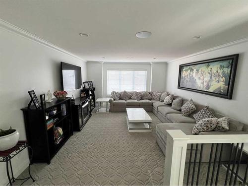 245 Prairie Rose Place South, Lethbridge, AB - Indoor Photo Showing Living Room