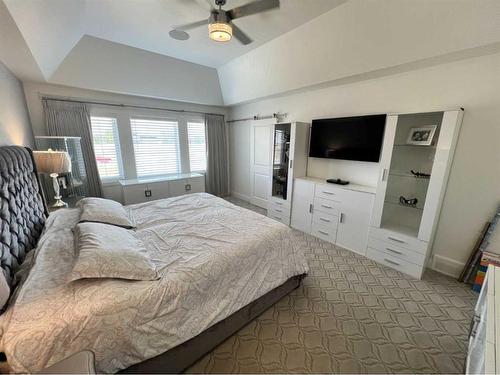 245 Prairie Rose Place South, Lethbridge, AB - Indoor Photo Showing Bedroom