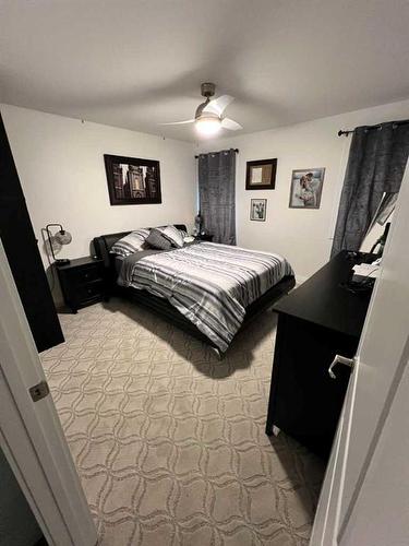 245 Prairie Rose Place South, Lethbridge, AB - Indoor Photo Showing Bedroom