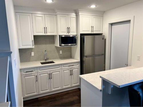 245 Prairie Rose Place South, Lethbridge, AB - Indoor Photo Showing Kitchen