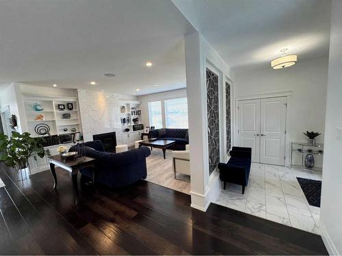 245 Prairie Rose Place South, Lethbridge, AB - Indoor Photo Showing Living Room