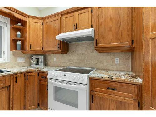 204 Douglas Shore Close Se, Calgary, AB - Indoor Photo Showing Kitchen