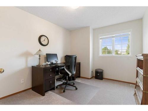 204 Douglas Shore Close Se, Calgary, AB - Indoor Photo Showing Other Room