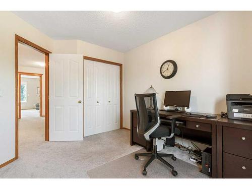 204 Douglas Shore Close Se, Calgary, AB - Indoor Photo Showing Office