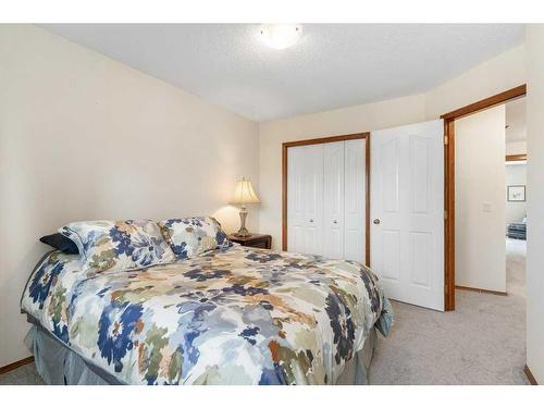 204 Douglas Shore Close Se, Calgary, AB - Indoor Photo Showing Bedroom