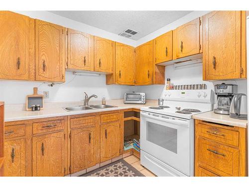 4315 4 Avenue Se, Calgary, AB - Indoor Photo Showing Kitchen With Double Sink