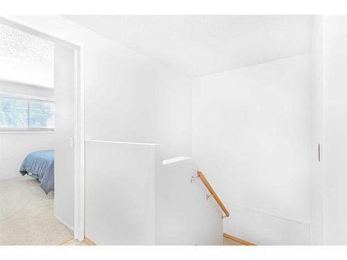 4315 4 Avenue Se, Calgary, AB - Indoor Photo Showing Other Room