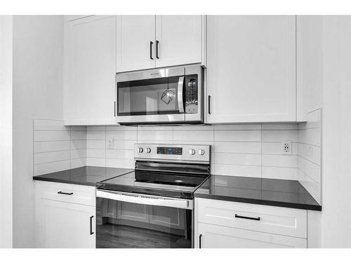 304 Hotchkiss Drive Se, Calgary, AB - Indoor Photo Showing Kitchen