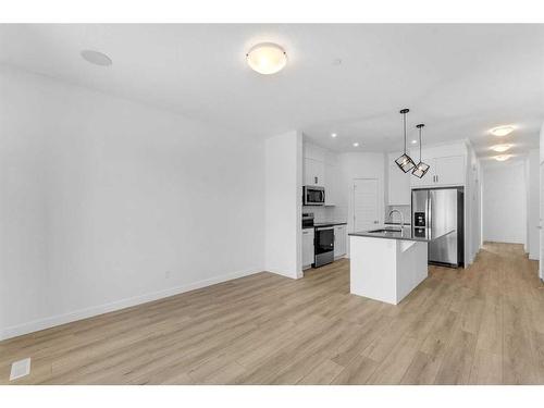 304 Hotchkiss Drive Se, Calgary, AB - Indoor Photo Showing Kitchen