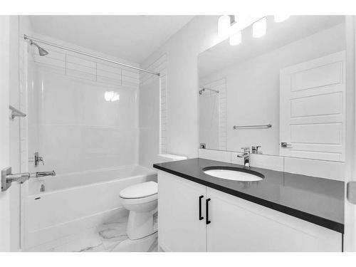 304 Hotchkiss Drive Se, Calgary, AB - Indoor Photo Showing Bathroom