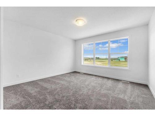 304 Hotchkiss Drive Se, Calgary, AB - Indoor Photo Showing Other Room