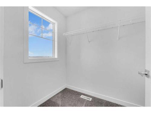 304 Hotchkiss Drive Se, Calgary, AB - Indoor