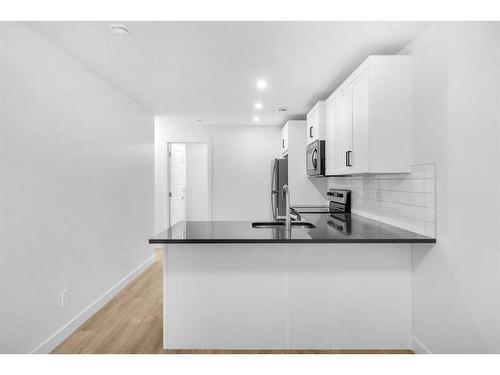 304 Hotchkiss Drive Se, Calgary, AB - Indoor Photo Showing Kitchen