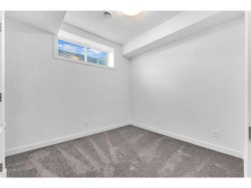 304 Hotchkiss Drive Se, Calgary, AB - Indoor Photo Showing Other Room