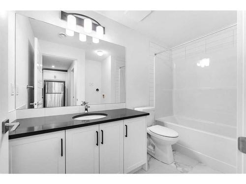 304 Hotchkiss Drive Se, Calgary, AB - Indoor Photo Showing Bathroom