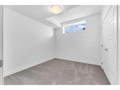 304 Hotchkiss Drive Se, Calgary, AB - Indoor Photo Showing Other Room