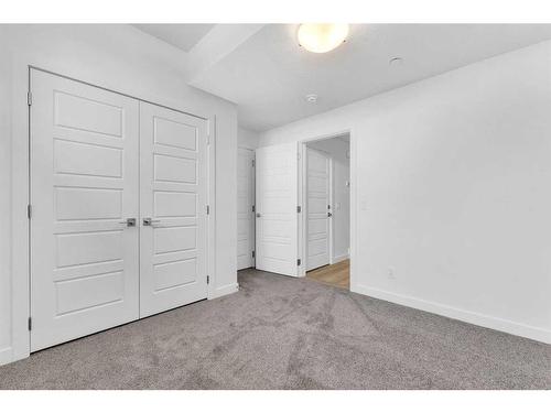 304 Hotchkiss Drive Se, Calgary, AB - Indoor Photo Showing Other Room