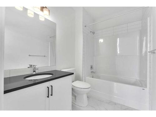 304 Hotchkiss Drive Se, Calgary, AB - Indoor Photo Showing Bathroom