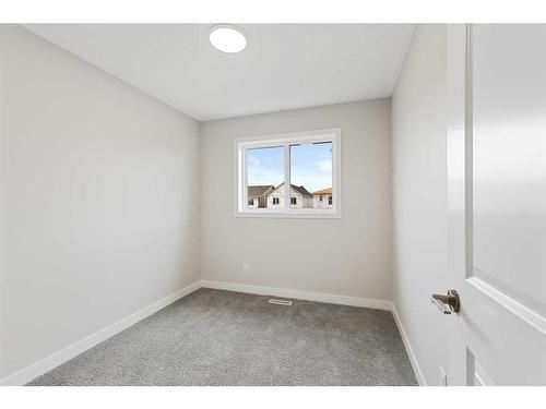 543 Union Avenue Se, Calgary, AB - Indoor Photo Showing Other Room