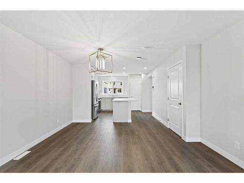 543 Union Avenue Se, Calgary, AB - Indoor Photo Showing Kitchen