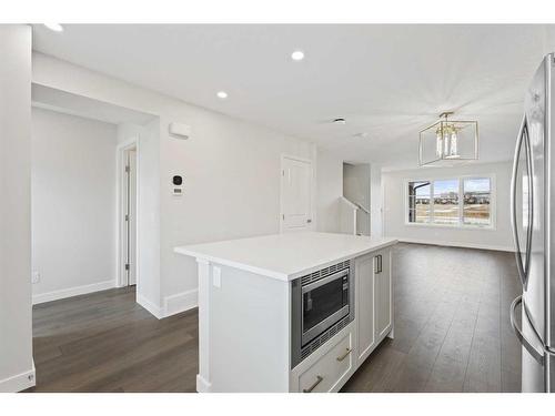 543 Union Avenue Se, Calgary, AB - Indoor Photo Showing Kitchen