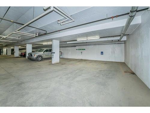 3109-95 Burma Star Road Sw, Calgary, AB - Indoor Photo Showing Garage