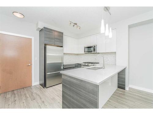 3109-95 Burma Star Road Sw, Calgary, AB - Indoor Photo Showing Kitchen With Stainless Steel Kitchen With Upgraded Kitchen