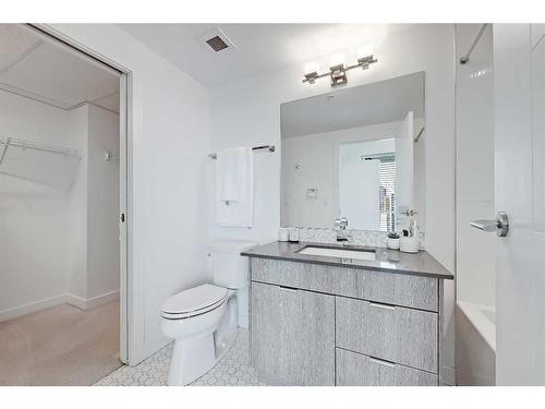 3205-930 6 Avenue Sw, Calgary, AB - Indoor Photo Showing Bathroom