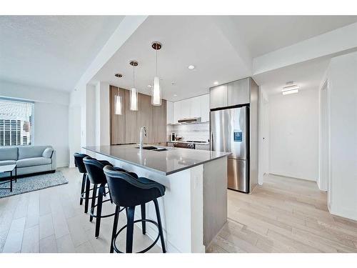 3205-930 6 Avenue Sw, Calgary, AB - Indoor Photo Showing Kitchen With Upgraded Kitchen