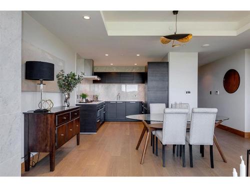 906-738 1 Avenue Sw, Calgary, AB - Indoor Photo Showing Dining Room