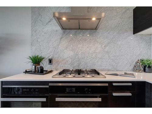 906-738 1 Avenue Sw, Calgary, AB - Indoor Photo Showing Kitchen