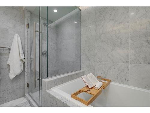 906-738 1 Avenue Sw, Calgary, AB - Indoor Photo Showing Bathroom