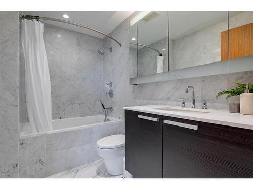 906-738 1 Avenue Sw, Calgary, AB - Indoor Photo Showing Bathroom