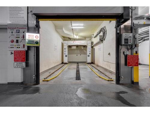 906-738 1 Avenue Sw, Calgary, AB - Indoor Photo Showing Garage