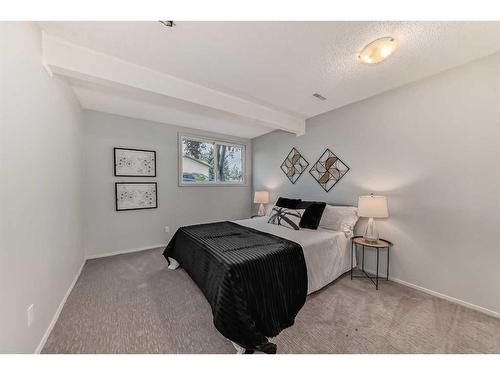 4968 Rundlewood Drive Ne, Calgary, AB - Indoor Photo Showing Bedroom