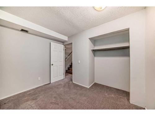 4968 Rundlewood Drive Ne, Calgary, AB - Indoor Photo Showing Other Room