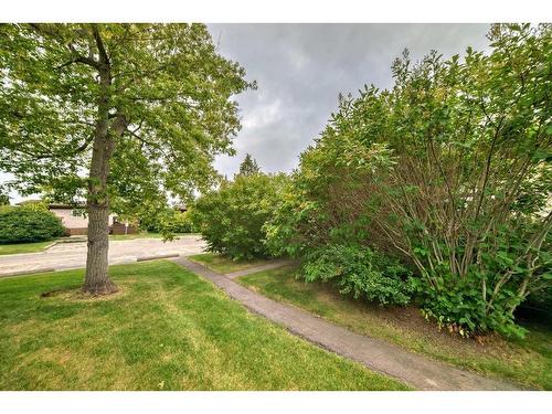 4968 Rundlewood Drive Ne, Calgary, AB - Outdoor