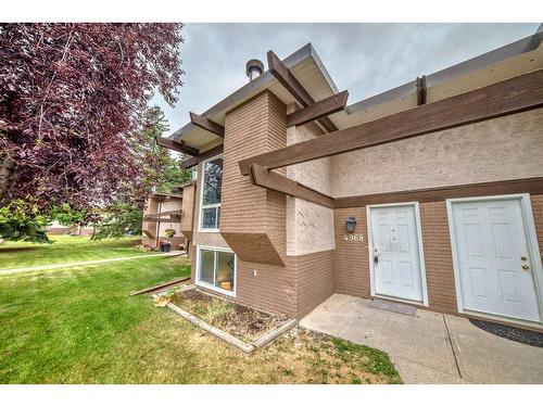 4968 Rundlewood Drive Ne, Calgary, AB - Outdoor