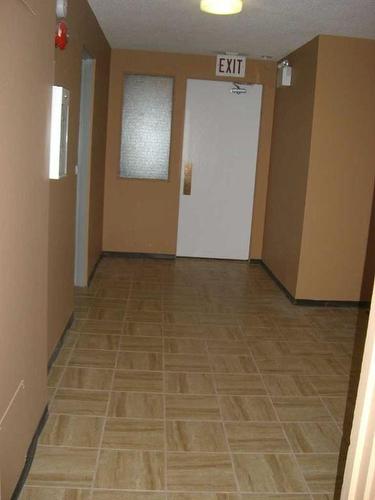 733 44 Avenue Nw, Calgary, AB - Indoor Photo Showing Other Room