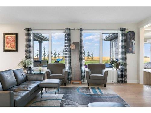 8 Kautz Close, Lyalta, AB - Indoor Photo Showing Living Room