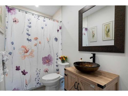 8 Kautz Close, Lyalta, AB - Indoor Photo Showing Bathroom