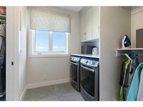 8 Kautz Close, Lyalta, AB - Indoor Photo Showing Laundry Room