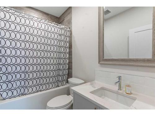 8 Kautz Close, Lyalta, AB - Indoor Photo Showing Bathroom