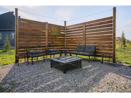 8 Kautz Close, Lyalta, AB - Outdoor