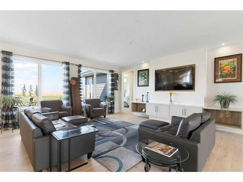 8 Kautz Close, Lyalta, AB - Indoor Photo Showing Living Room