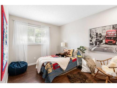 209 Acacia Drive Se, Airdrie, AB - Indoor Photo Showing Bedroom