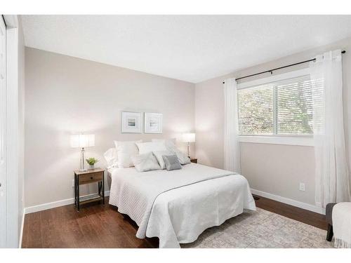 209 Acacia Drive Se, Airdrie, AB - Indoor Photo Showing Bedroom