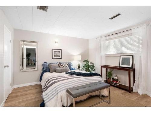 209 Acacia Drive Se, Airdrie, AB - Indoor Photo Showing Bedroom