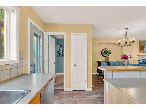 246 Cramond Circle Se, Calgary, AB - Indoor Photo Showing Kitchen